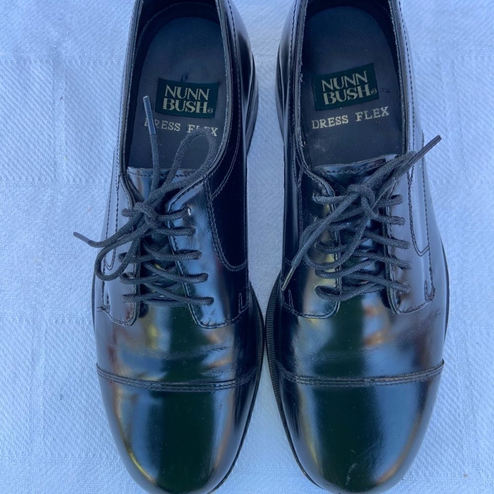 Nunn Bush Size 8.5M Black Leather Cap Toe Oxfords. Worn In TV Show.